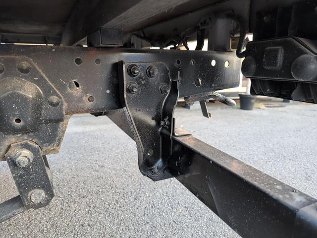 エルフトラック フラットロー　２トン積載！　低床！　ディーゼルターボ！　トラック１　全長４６９０　幅１６９０　荷台寸法３１００　１６００　５ＭＴ！　三方開き！（34枚目）