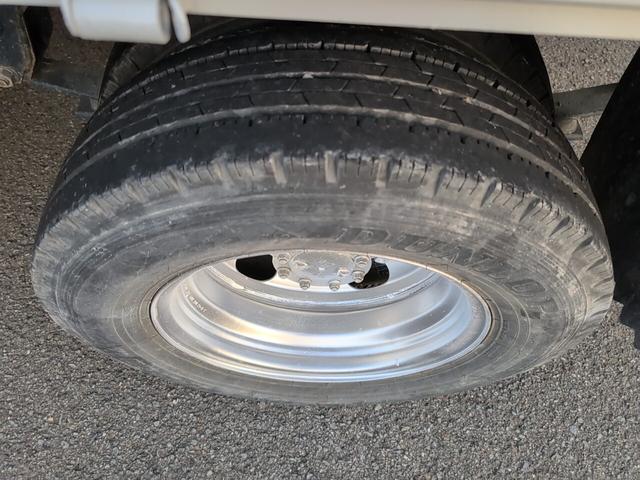 エルフトラック フラットロー　２トン積載！　低床！　ディーゼルターボ！　トラック１　全長４６９０　幅１６９０　荷台寸法３１００　１６００　５ＭＴ！　三方開き！（36枚目）