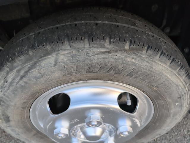 エルフトラック フラットロー　２トン積載！　低床！　ディーゼルターボ！　トラック１　全長４６９０　幅１６９０　荷台寸法３１００　１６００　５ＭＴ！　三方開き！（37枚目）