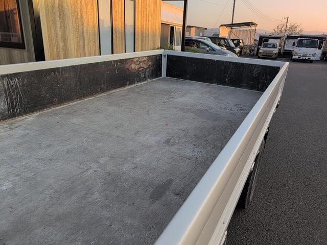 エルフトラック フラットロー　２トン積載！　低床！　ディーゼルターボ！　トラック１　全長４６９０　幅１６９０　荷台寸法３１００　１６００　５ＭＴ！　三方開き！（39枚目）