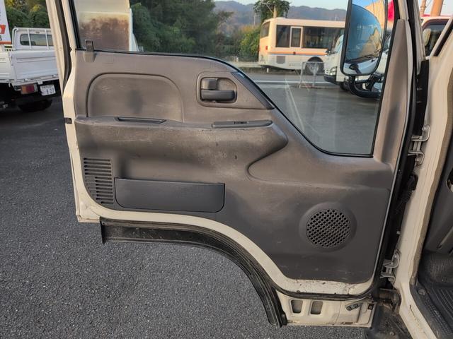 エルフトラック フラットロー　２トン積載！　低床！　ディーゼルターボ！　トラック１　全長４６９０　幅１６９０　荷台寸法３１００　１６００　５ＭＴ！　三方開き！（40枚目）