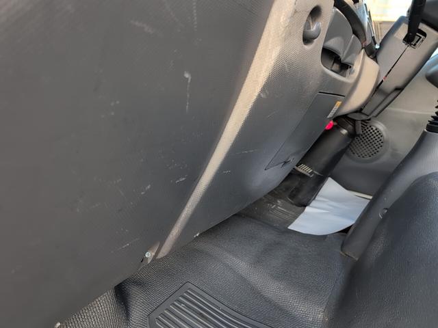 エルフトラック フラットロー　２トン積載！　低床！　ディーゼルターボ！　トラック１　全長４６９０　幅１６９０　荷台寸法３１００　１６００　５ＭＴ！　三方開き！（42枚目）