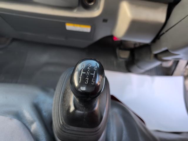 エルフトラック フラットロー　２トン積載！　低床！　ディーゼルターボ！　トラック１　全長４６９０　幅１６９０　荷台寸法３１００　１６００　５ＭＴ！　三方開き！（60枚目）