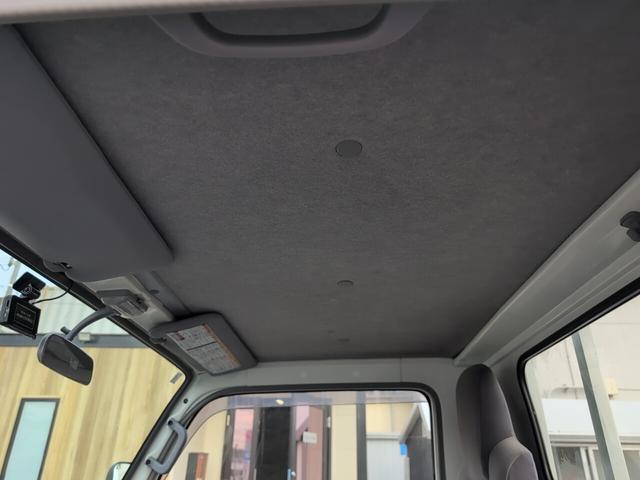 エルフトラック フルフラットロー　２トン積載！　低床！　ディーゼルターボ！　全長４６９０　幅１６９０　荷台寸法３１００　１６００　６ＭＴ！　三方開き！　トラック（46枚目）