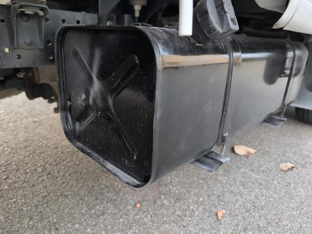 アトラストラック ＷキャブショートフルスーパーローＤＸ　４ＷＤ　１１５０キロ積載！　低床！　ディーゼルターボ！　全長４５７０　幅１６９０　荷台寸法２０００　１６００　５ＭＴ！　三方開き！（32枚目）