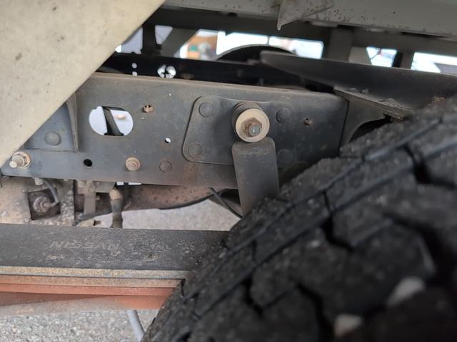 アトラストラック ＷキャブショートフルスーパーローＤＸ　４ＷＤ　１１５０キロ積載！　低床！　ディーゼルターボ！　全長４５７０　幅１６９０　荷台寸法２０００　１６００　５ＭＴ！　三方開き！（35枚目）