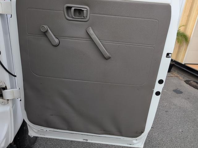 アトラストラック ＷキャブショートフルスーパーローＤＸ　４ＷＤ　１１５０キロ積載！　低床！　ディーゼルターボ！　全長４５７０　幅１６９０　荷台寸法２０００　１６００　５ＭＴ！　三方開き！（54枚目）