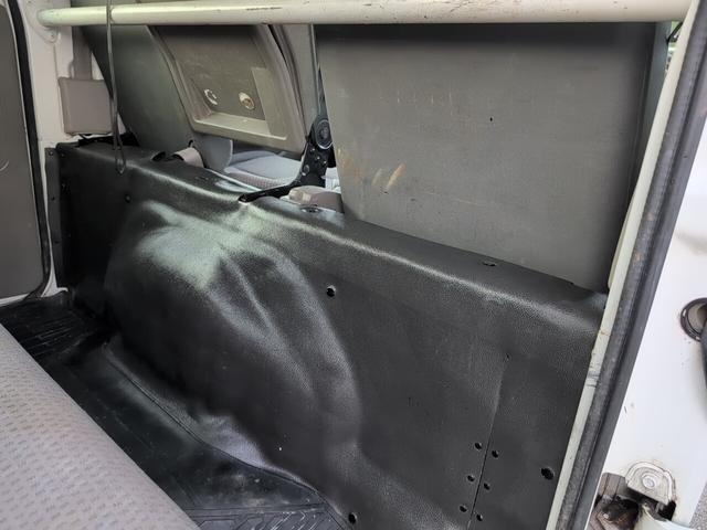 アトラストラック ＷキャブショートフルスーパーローＤＸ　４ＷＤ　１１５０キロ積載！　低床！　ディーゼルターボ！　全長４５７０　幅１６９０　荷台寸法２０００　１６００　５ＭＴ！　三方開き！（55枚目）