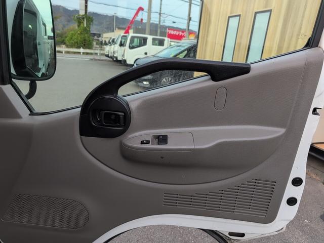 アトラストラック ＷキャブショートフルスーパーローＤＸ　４ＷＤ　１１５０キロ積載！　低床！　ディーゼルターボ！　全長４５７０　幅１６９０　荷台寸法２０００　１６００　５ＭＴ！　三方開き！（60枚目）