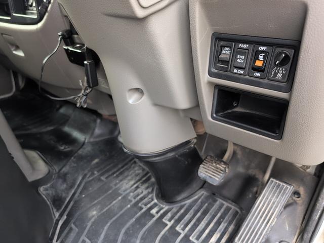 アトラストラック ＷキャブショートフルスーパーローＤＸ　４ＷＤ　１１５０キロ積載！　低床！　ディーゼルターボ！　全長４５７０　幅１６９０　荷台寸法２０００　１６００　５ＭＴ！　三方開き！（62枚目）