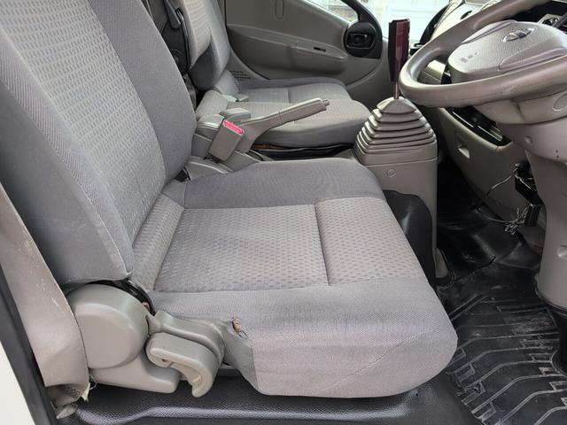 アトラストラック ＷキャブショートフルスーパーローＤＸ　４ＷＤ　１１５０キロ積載！　低床！　ディーゼルターボ！　全長４５７０　幅１６９０　荷台寸法２０００　１６００　５ＭＴ！　三方開き！（64枚目）