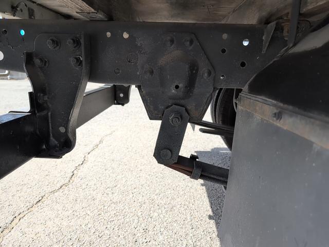 タイタントラック フルワイドロー　イスズＯＥＭ！１．５トン積載！　低床！　ディーゼルターボ！　全長４６９０　幅１６９０　荷台寸法３１００　１６００　５ＭＴ！　三方開き！（32枚目）