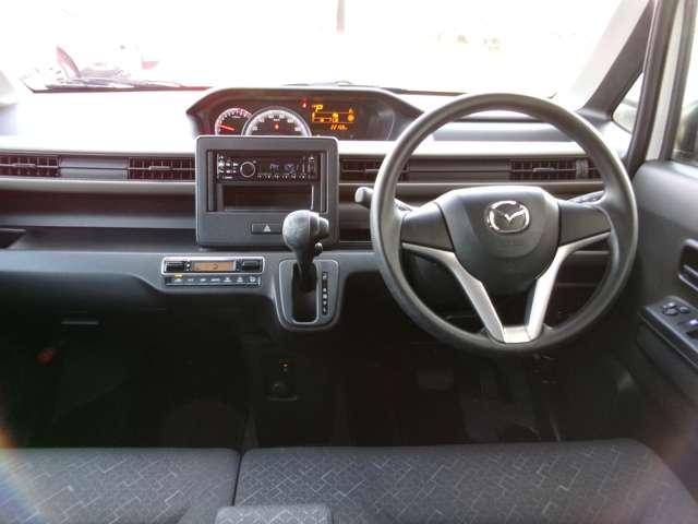 �C���p�l�̓V���v���Ȃ��f�U�C���B�e����X�C�b�`�Ȃǂ��g���₷���ʒu�ɔz�u����Ă��܂����