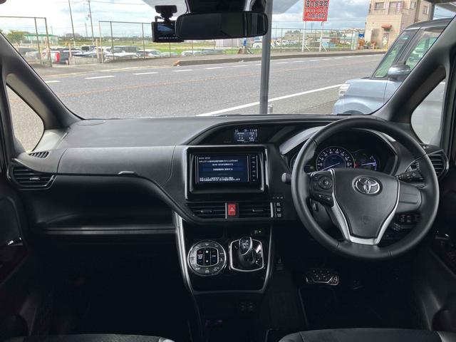 ヴォクシー ハイブリッドＺＳ　煌ＩＩＩ　ドライブレコーダー　ＥＴＣ　バックカメラ　ナビ　クリアランスソナー　オートクルーズコントロール　レーンアシスト　衝突被害軽減システム　両側電動スライドドア　オートマチックハイビーム　オートライト（2枚目）