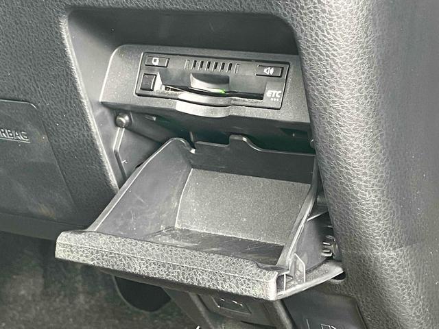 ヴォクシー ハイブリッドＺＳ　煌ＩＩＩ　ドライブレコーダー　ＥＴＣ　バックカメラ　ナビ　クリアランスソナー　オートクルーズコントロール　レーンアシスト　衝突被害軽減システム　両側電動スライドドア　オートマチックハイビーム　オートライト（8枚目）