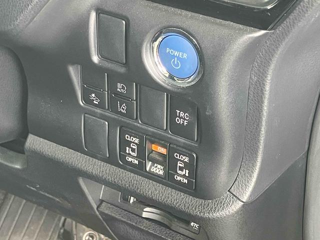 ヴォクシー ハイブリッドＺＳ　煌ＩＩＩ　ドライブレコーダー　ＥＴＣ　バックカメラ　ナビ　クリアランスソナー　オートクルーズコントロール　レーンアシスト　衝突被害軽減システム　両側電動スライドドア　オートマチックハイビーム　オートライト（9枚目）