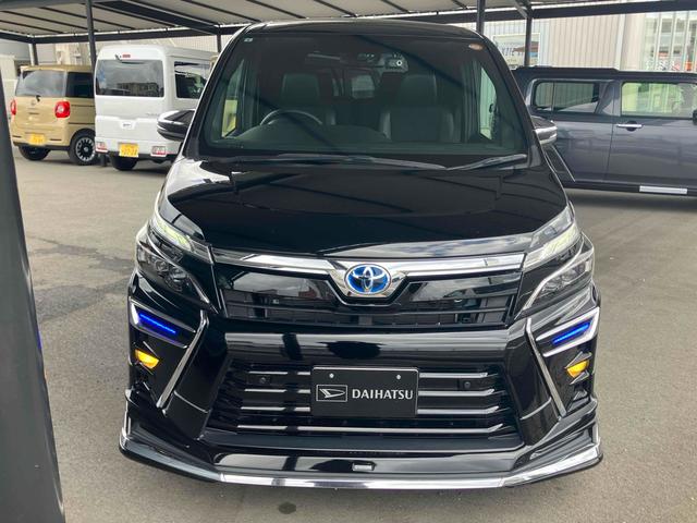 ヴォクシー ハイブリッドＺＳ　煌ＩＩＩ　ドライブレコーダー　ＥＴＣ　バックカメラ　ナビ　クリアランスソナー　オートクルーズコントロール　レーンアシスト　衝突被害軽減システム　両側電動スライドドア　オートマチックハイビーム　オートライト（12枚目）