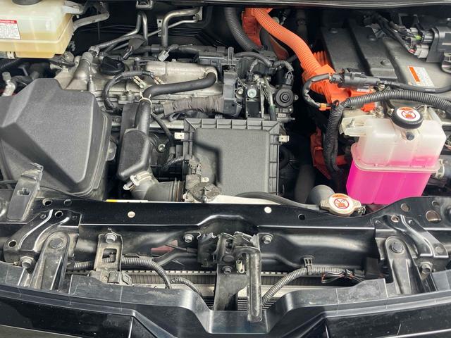 ヴォクシー ハイブリッドＺＳ　煌ＩＩＩ　ドライブレコーダー　ＥＴＣ　バックカメラ　ナビ　クリアランスソナー　オートクルーズコントロール　レーンアシスト　衝突被害軽減システム　両側電動スライドドア　オートマチックハイビーム　オートライト（19枚目）