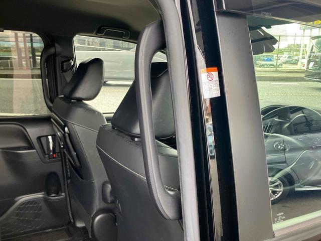 ヴォクシー ハイブリッドＺＳ　煌ＩＩＩ　ドライブレコーダー　ＥＴＣ　バックカメラ　ナビ　クリアランスソナー　オートクルーズコントロール　レーンアシスト　衝突被害軽減システム　両側電動スライドドア　オートマチックハイビーム　オートライト（40枚目）