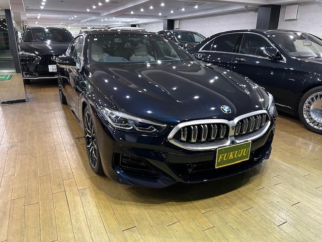 ８シリーズ ８４０ｉ　グランクーペ　エクスクルーシブ　Ｍスポーツ　パノラマルーフ　全周囲カメラ　Ｂｏｗｅｒｓ＆Ｗｉｌｋｉｎｓ　ヘッドアップディスプレイ　２０ＡＷ　コンビレザー　ベンチレーション／シートヒーター　外デジタルインナーミラー　クリスタルシフト　１オーナー（7枚目）