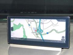 マツダコネクトナビを装着しています。美麗なモニター画面と簡単操作が特徴です。行き先を設定すれば、日本全国ピンポイントで案内してくれます。地デジＴＶやＣＤ・ＤＶＤの視聴、Ｂｌｕｅｔｏｏｔｈも使えます！ 2