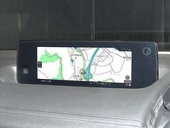 マツダコネクトナビを装着しています。美麗なモニター画面と簡単操作が特徴です。行き先を設定すれば、日本全国ピンポイントで案内してくれます。地デジＴＶやＣＤ・ＤＶＤの視聴、Ｂｌｕｅｔｏｏｔｈも使えます！ 2