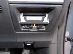 高速道路や有料道路の必需品のＥＴＣも装着されています。カードを入れるだけで、料金所をノンストップ＆キャッシュレスで通過出来ます。長距離井戸の際にも役立ちます★☆★☆ 3