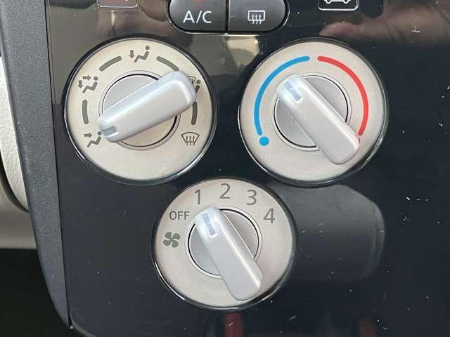 eKワゴン 660 E DVD CD USB アップルカープレイ対応オーディオ 運転席シートヒーター 運転席・助手席エアバック マニュアルエアコン(5枚目)