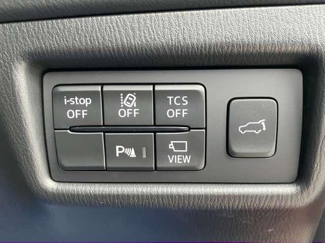 横滑り防止装置やアイドリングストップなど各機能を操作できるクラスタースイッチです。