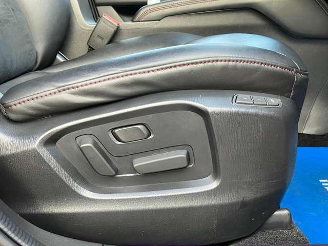 【１０Ｗａｙパワーシート】　細かい角度調節が可能な、電動シートです。シートポジションの記憶機能つきで便利。