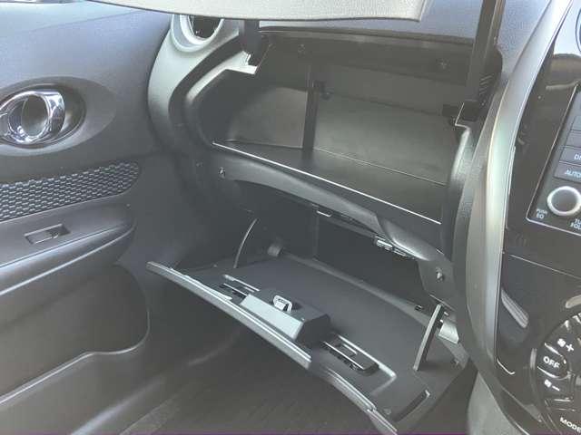 ノート １．２　Ｘ　ＤＩＧ－Ｓ　ＣＤデッキＡＵＸ入力　ＥＴＣ車載器　衝突被害軽減システム　車線逸脱警報装置　オートエアコン　スマートキーレス（8枚目）