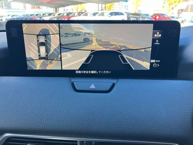 ３６０°ビューモニターでは、両サイドとフロント、バックカメラの合成で、あたかも上空から見下ろした様に周囲を確認して頂けます。駐車場だけでなく、Ｔ字路等でも活躍のアイテムです！