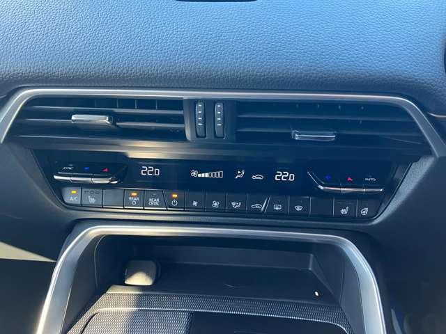 設定した温度に対して風量を自動調整してくれる、オートエアコンを装備しております。