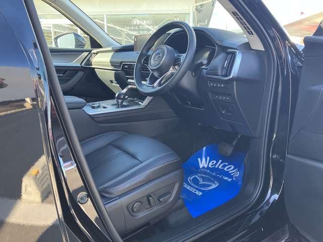 体をしっかりサポートしてくれるシート。クッション性もあり、座り心地もいいですよ！長時間のドライブでも疲労を軽減してくれます。