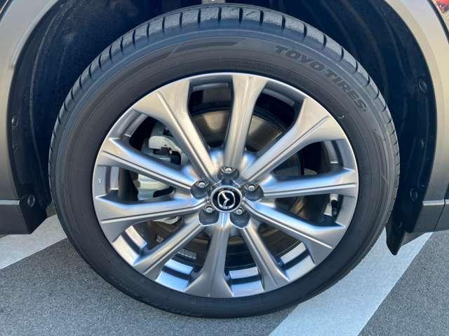 大口径でＳＵＶのスタイルを際立たせる足回り！純正のお洒落なアルミホイールでドレスアップ☆