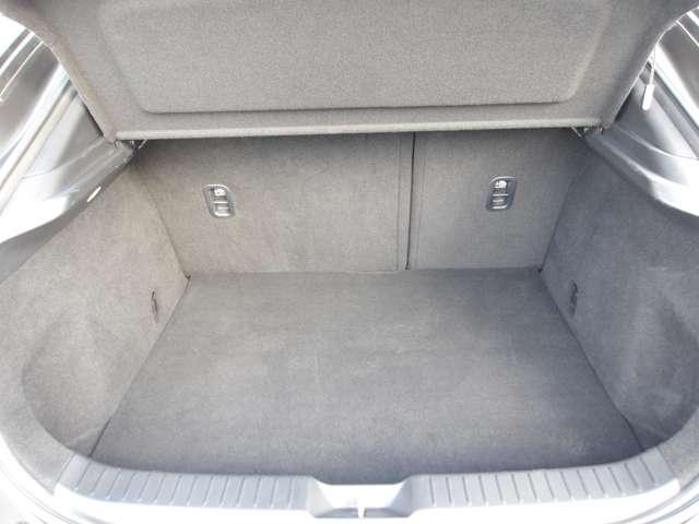 ＣＸ－３０ １．８　ＸＤ　Ｌパッケージ　ディーゼルターボ　ワンオーナー　マツダコネクトナビ　３６０°カメラ　ＥＴＣ車載器　ＢＯＳＥスピーカー　ドライブレコーダー　ミュージックプレイヤー接続可　ＵＳＢ入力端子　Ｂｌｕｅｔｏｏｔｈ接続（17枚目）