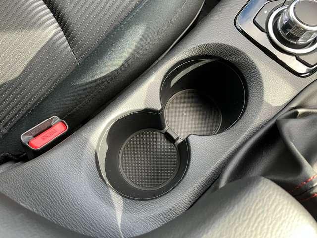 �^�]�ȂƏ���Ȃɂ́A�J�b�v�z���_�[����������Ă��܂��B