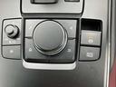 手元には運転姿勢を崩さずに操作していただける、ロータリーコマンダースイッチが装備されております。