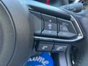 車速と車間距離を一定に保つレーダークルーズコントロール機能を搭載。高速道路などで長距離をドライブされる際などに、とても便利な機能です。
