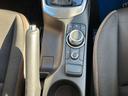 手元には運転姿勢を崩さずに操作していただける、ロータリーコマンダースイッチが装備されております。