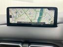 お手元のスマートフォンと接続して頂く事で使用可能な「Apple CarPlay/Android Auto」電話の応答は勿論、メッセージの受信やLINE、音楽接続からナビアプリの使用まで幅広く活躍致します。