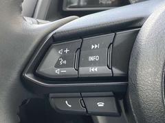 オーディオの音量やチャンネル操作ができるスイッチが、ハンドルに付いています。運転中でも、操作が行えて非常に安全・便利です！ 6