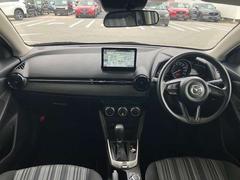 手の動きから、目線の動きまでを考えて作られた運転席。ヒューマンインターフェイス優先とする事で、疲労軽減や安全にも繋がります。 3