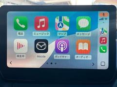 お手元のスマートフォンと接続して頂く事で使用可能な「Ａｐｐｌｅ　ＣａｒＰｌａｙ／Ａｎｄｒｏｉｄ　Ａｕｔｏ」電話の応答は勿論メッセージの受信やＬＩＮＥ、音楽接続からナビアプリの使用まで幅広く活躍致します 7