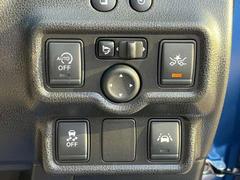 横滑り防止装置やアイドリングストップなど各機能を操作できるスイッチです。 6