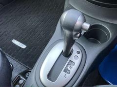 ＣＶＴ（無段階変速）を搭載。変速ショックが無く加速がとってもスムーズです！エンジン負荷を抑えて、低燃費を実現しています◎ 7