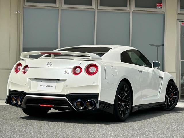 ＧＴ－Ｒ プレミアムエディション　ＭＹ２０　室内展示　ＯＰ内装白　ＮＩＳＭＯスポリセ　タイヤ新品交換　ワンオーナー　純正チタンマフラ　ドラレコ　ＥＴＣ　純正ナビフルセグＴＶ　プライバシーガラス　純正２０インチＡＷ　ＬＥＤヘッドライト（5枚目）