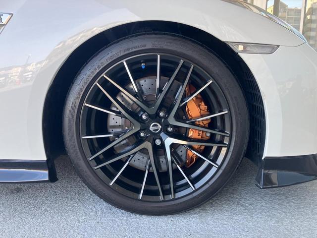 ＧＴ－Ｒ プレミアムエディション　ＭＹ２０　室内展示　ＯＰ内装白　ＮＩＳＭＯスポリセ　タイヤ新品交換　ワンオーナー　純正チタンマフラ　ドラレコ　ＥＴＣ　純正ナビフルセグＴＶ　プライバシーガラス　純正２０インチＡＷ　ＬＥＤヘッドライト（22枚目）