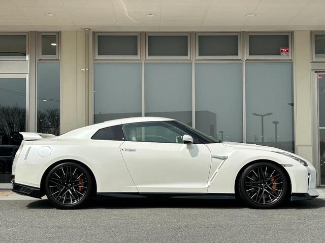 ＧＴ－Ｒ プレミアムエディション　ＭＹ２０　室内展示　ＯＰ内装白　ＮＩＳＭＯスポリセ　タイヤ新品交換　ワンオーナー　純正チタンマフラ　ドラレコ　ＥＴＣ　純正ナビフルセグＴＶ　プライバシーガラス　純正２０インチＡＷ　ＬＥＤヘッドライト（30枚目）