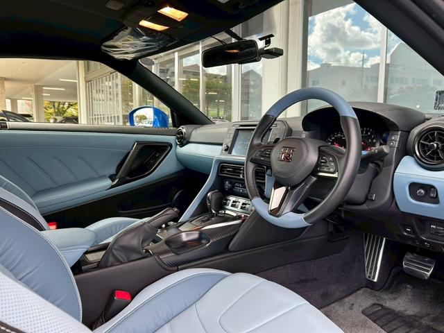 ＧＴ－Ｒ プレミアムエディション　ＭＹ２５　室内展示　内装ブルーヘブン　ＳＲＳサイドカーテンエアバック　プライバシーガラス　ＢＯＳＥサウンド　ドラレコ前後　ＧＰＳレーダ　純正ナビ　アップルカープレイ　２０インチＡＷ　チタン合金マフラー（4枚目）